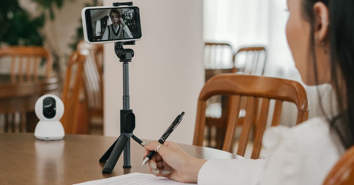 Student comparing online tuition apps on a smartphone at home